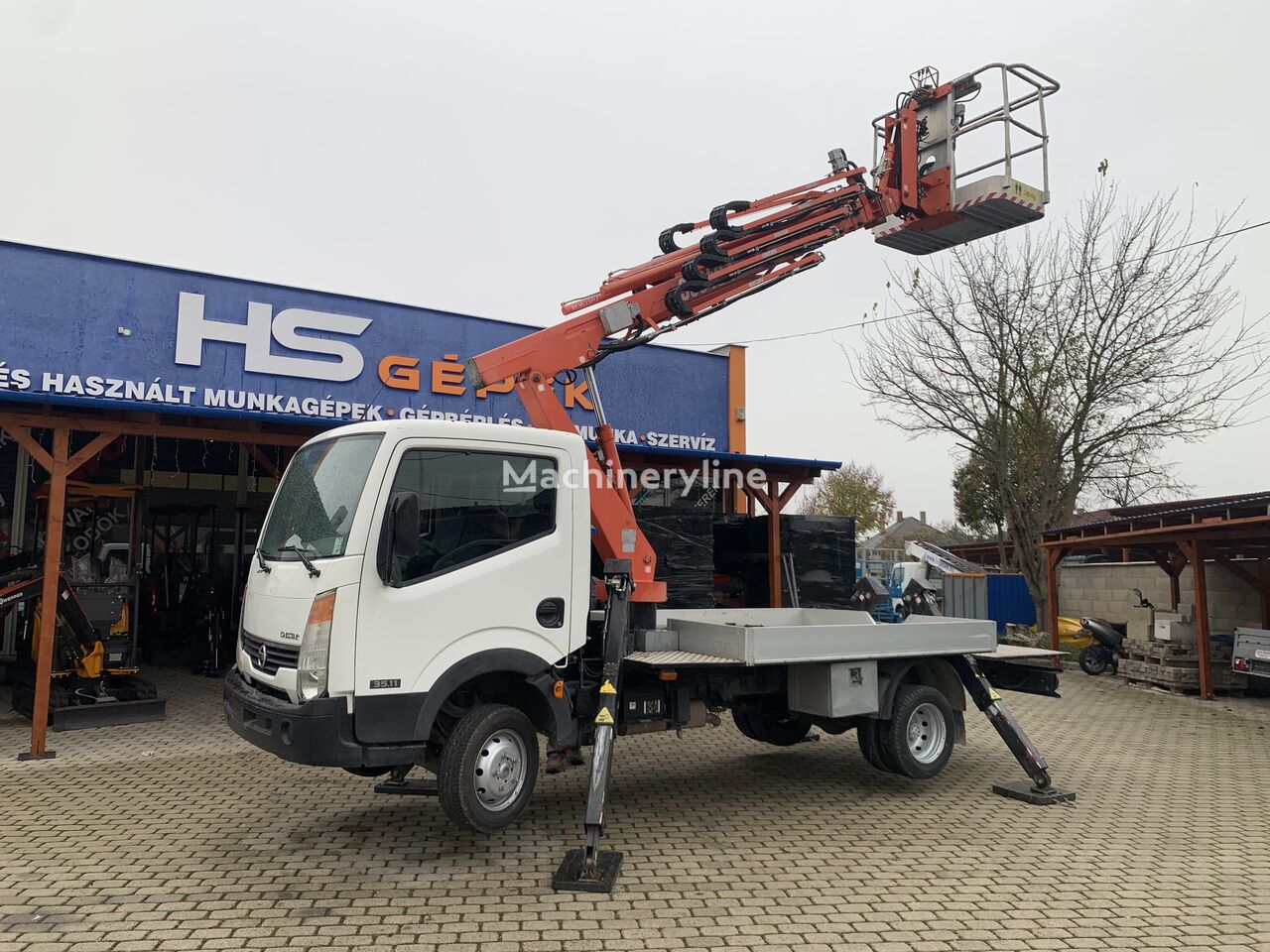 Nissan Cabstar Benelli P3004 RC lift